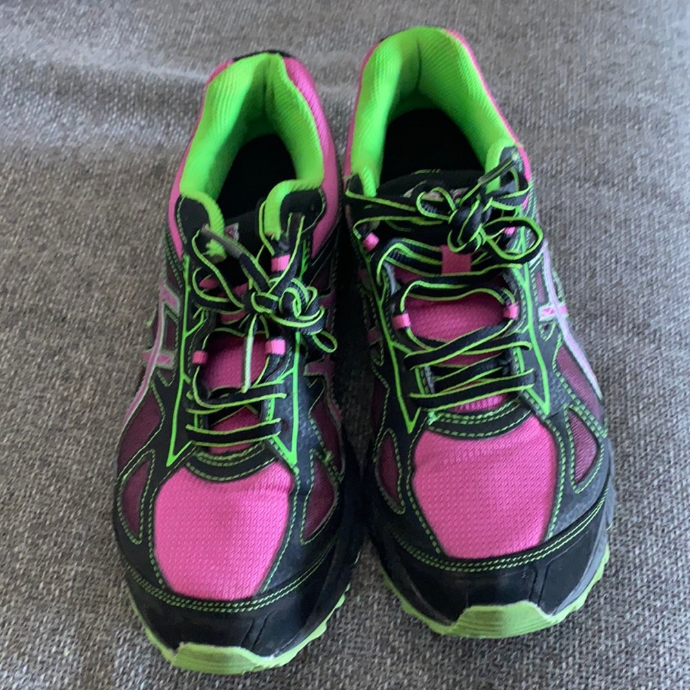Running shoes